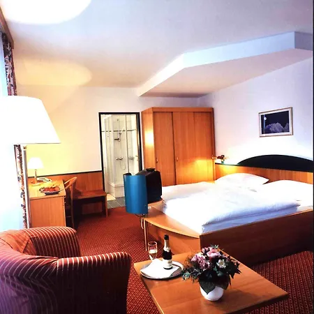 Отель Parkhotel Zur Klause 4*