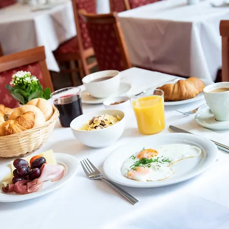 Hotell Parkhotel Zur Klause 4*