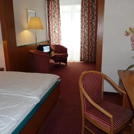 Parkhotel Zur Klause 4* באד הל